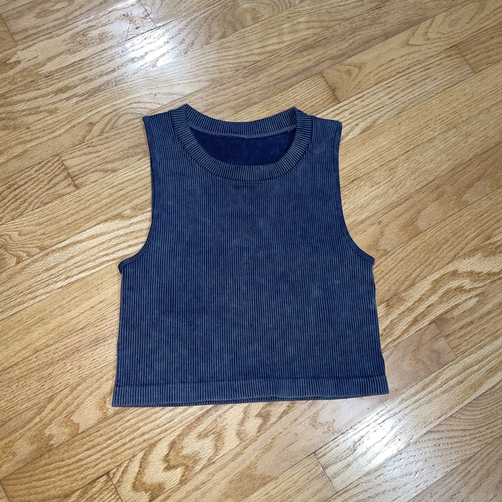 OQQ workout crop top tank size large Black/ Gray Wash Ribbed